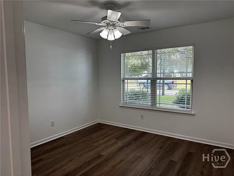 115 Fox Glen Ct — Photo 7