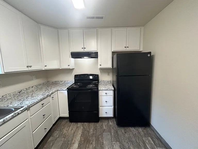 104 S Parsons Ave #E — Photo 17
