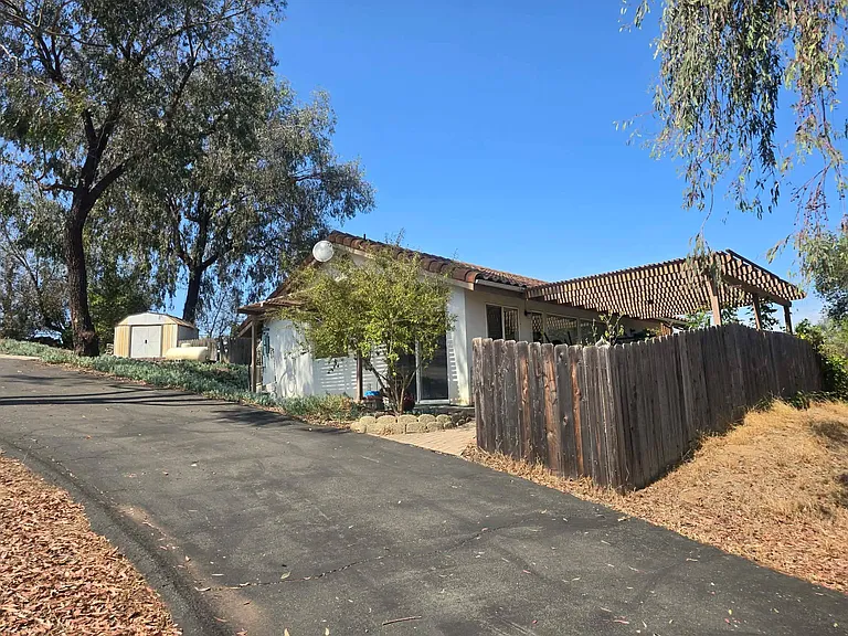 31494 Oak Glen Rd — Photo 3