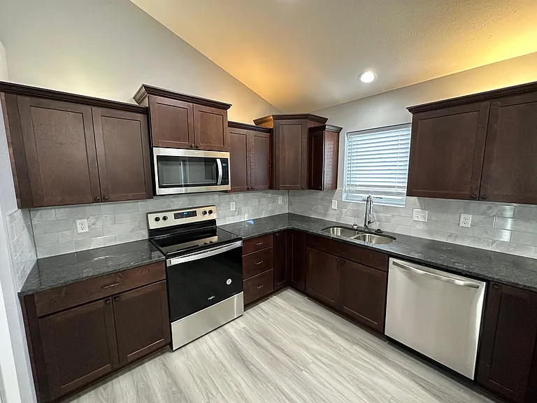 8220 Yankee Woods Dr — Photo 4