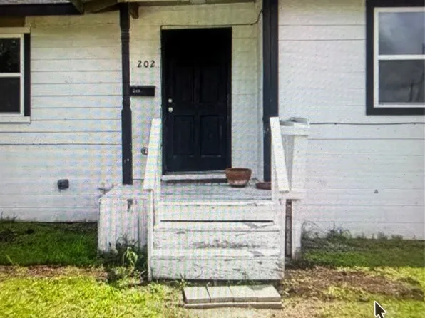 202 N Commerce St, Mart, TX 76664