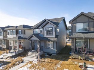 33 E Shale Ave, Cochrane, AB T4C3G6