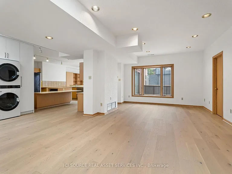 574 Saint Clair Ave W #UPPER — Photo 14