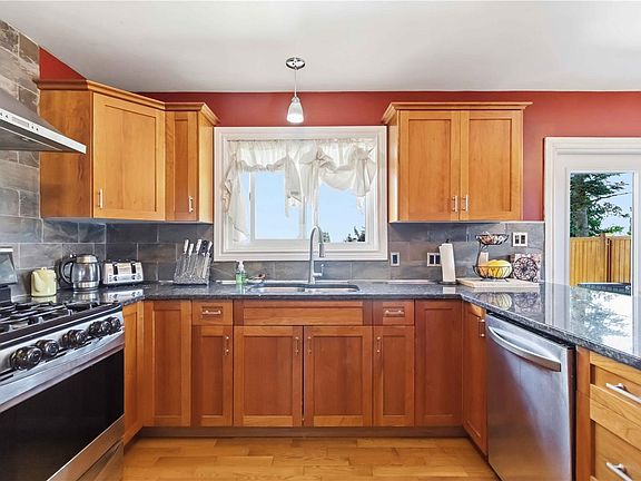 3rd image of 3389 Mary Anne Cres