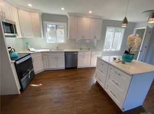 14 Pine St, Brentwood, NY