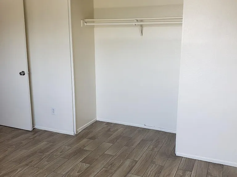 4644 N 26th Dr — Photo 13