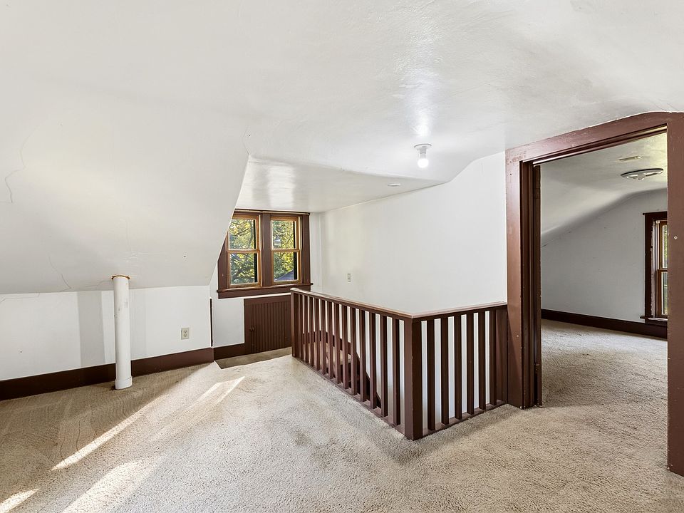 16th image of N3072 Clark Street