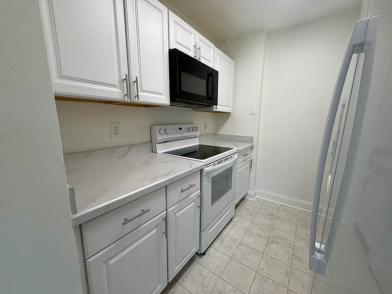 8800 Bardmoor Blvd #20 — Photo 11