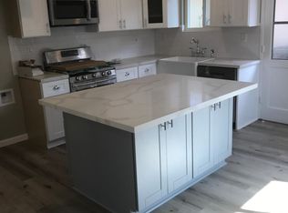 2390 Elden Ave APT B, Costa Mesa, CA 92627