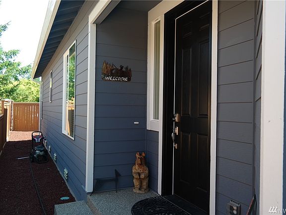 2nd image of 4208 Bainbridge Ct NE