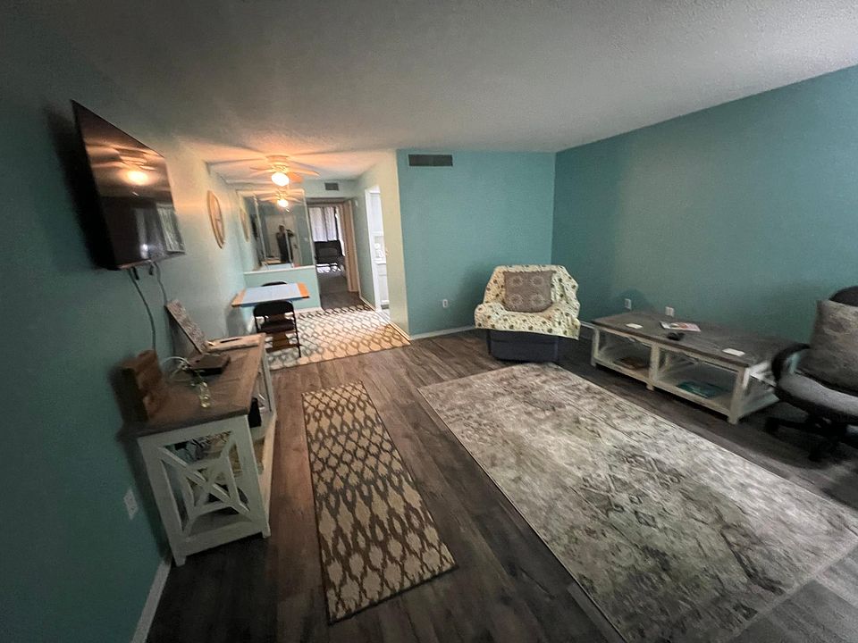 1st image of 205-1001 Pearce Dr #205
