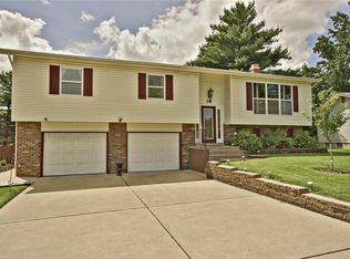 38 Bridgeport Dr, Saint Charles, MO 63304
