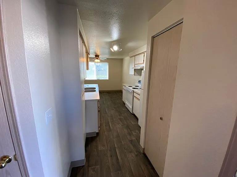 WALLACE PARK APARTMENTS (03) — Photo 2