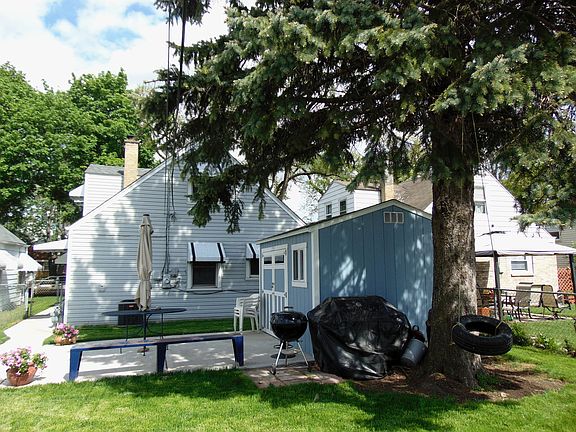 4th image of 34 Geneva Ave
