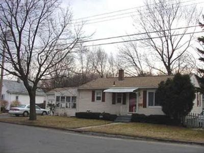 82 Pelham St, Springfield, MA, 01109