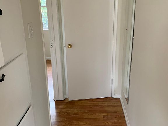 5th image of 11828 Hamlin St #1/2