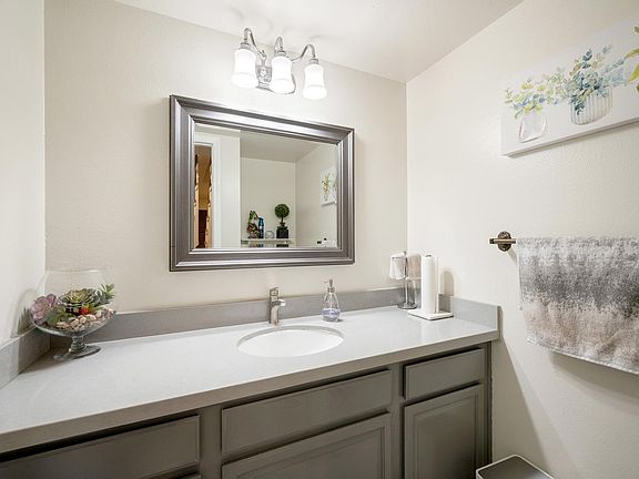 3rd image of 3924 Park Pl APT 8