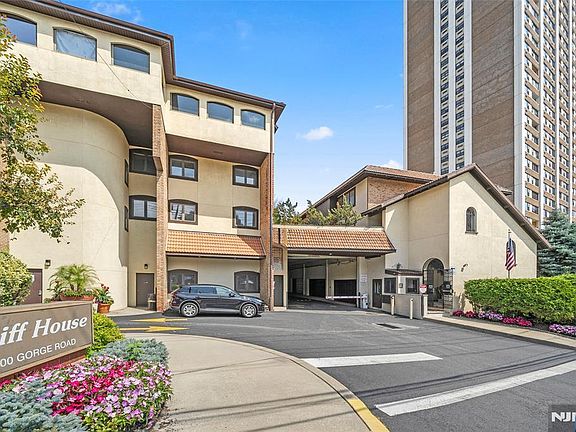 4th image of 300 Gorge Rd APT 58
