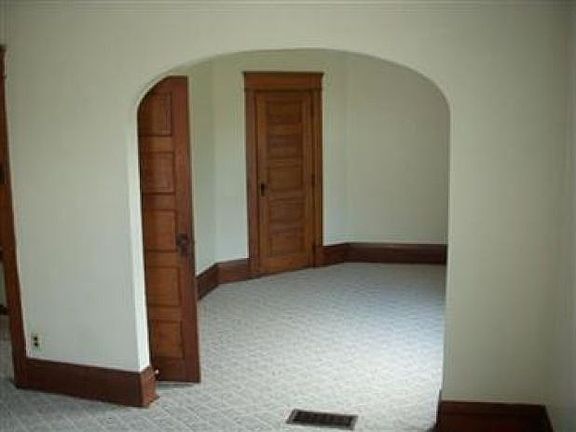 5th image of 601 W Lake Ave