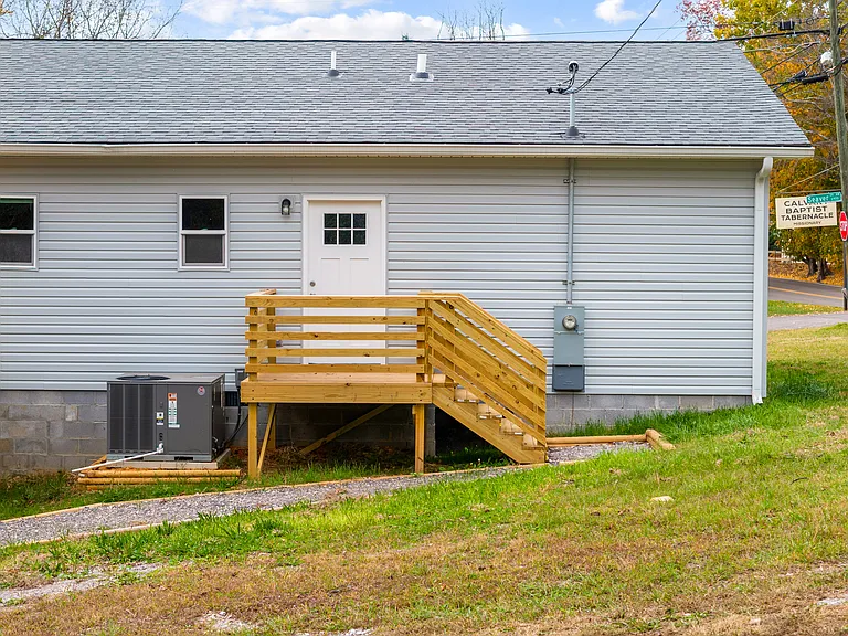 6900 Seaver Dr #1 — Photo 23