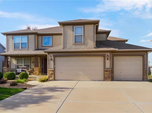 10312 N Tullis Dr, Kansas City, MO 64157