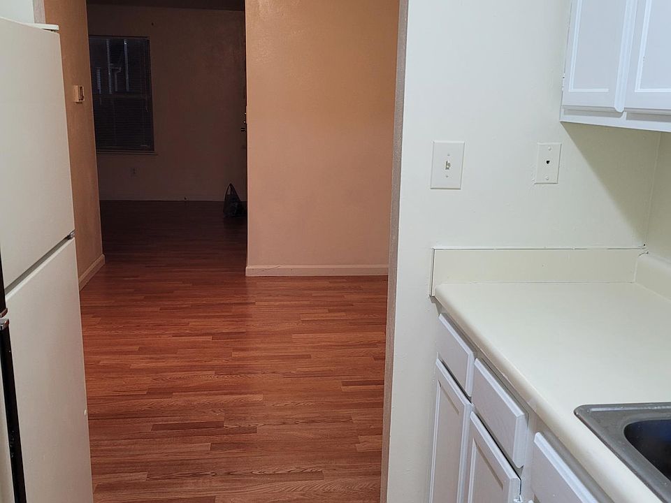 1st image of 827 Spencer Ct