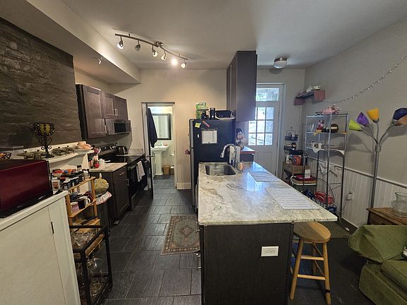 5th image of 338 S Laurel St #2