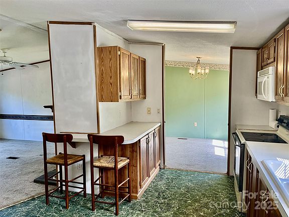 5th image of 105 Branson Dr