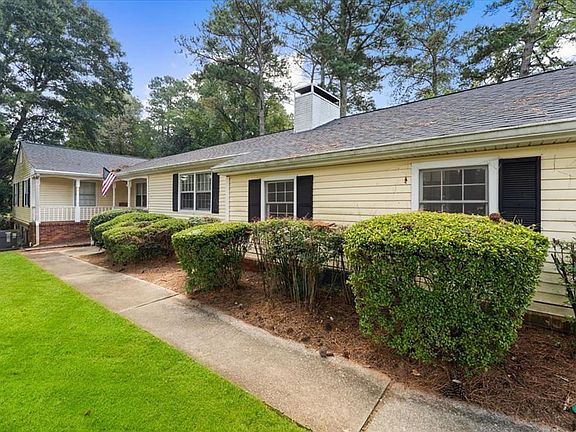 3rd image of 595 Hembree Rd