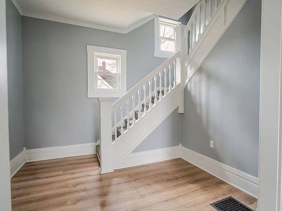 4th image of 119 S 18th St