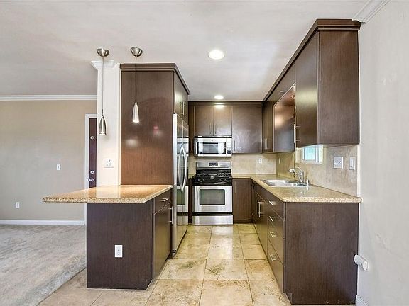 5th image of 2913 A St #9