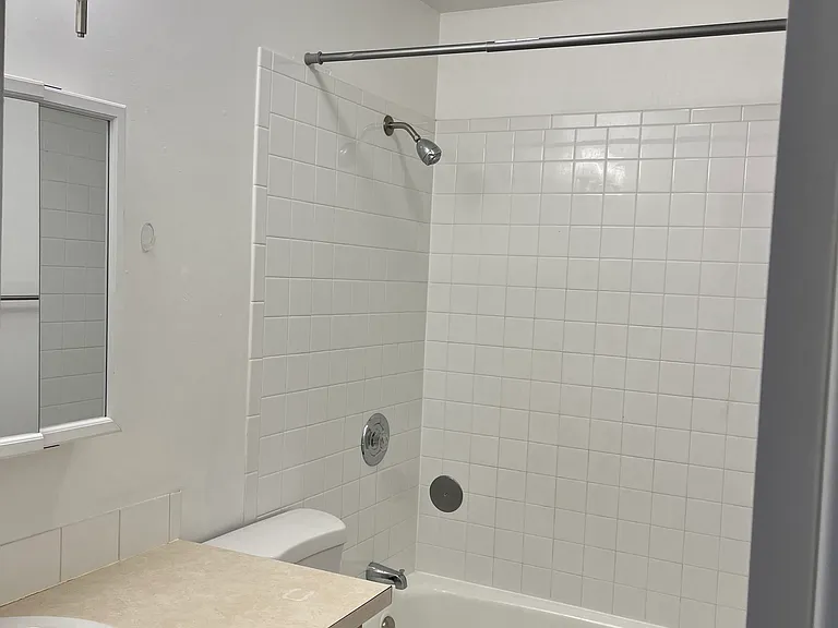 Sunset House Apartments — Photo 7