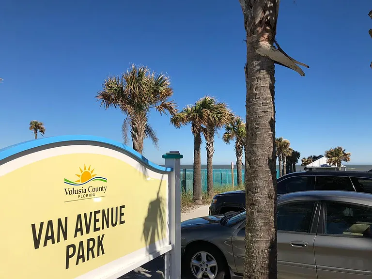 Beach access 5 min walk away!