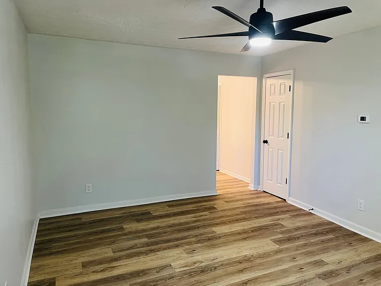 2141 Thompson Ave SE — Photo 6