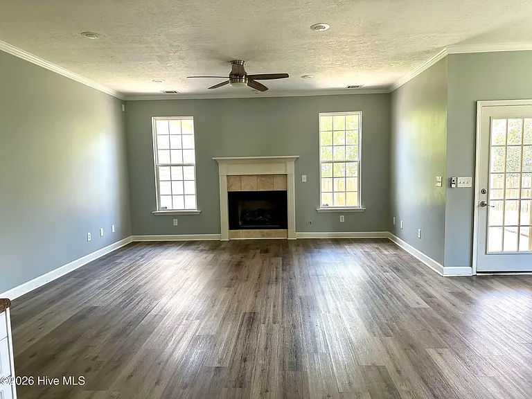 1305 Wickham Ct — Photo 7