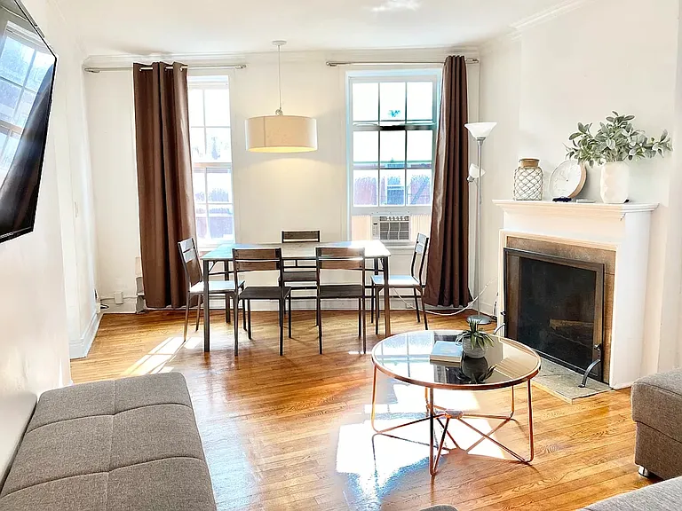 181 W 4th St #2 — Photo 3