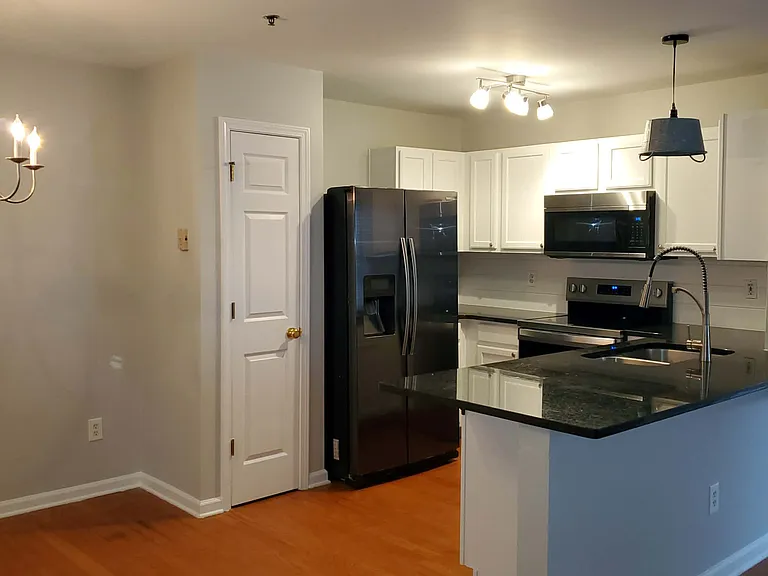 Freshly re-done kitchen complete with new appliances and granite countertops!