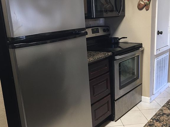 5th image of 3919 Fairmont Pkwy APT 245