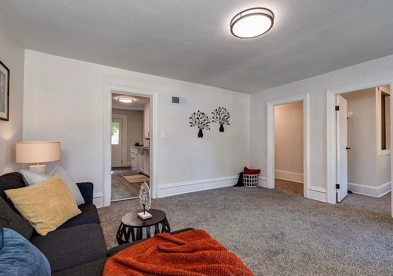 525 W South St #2 — Photo 3