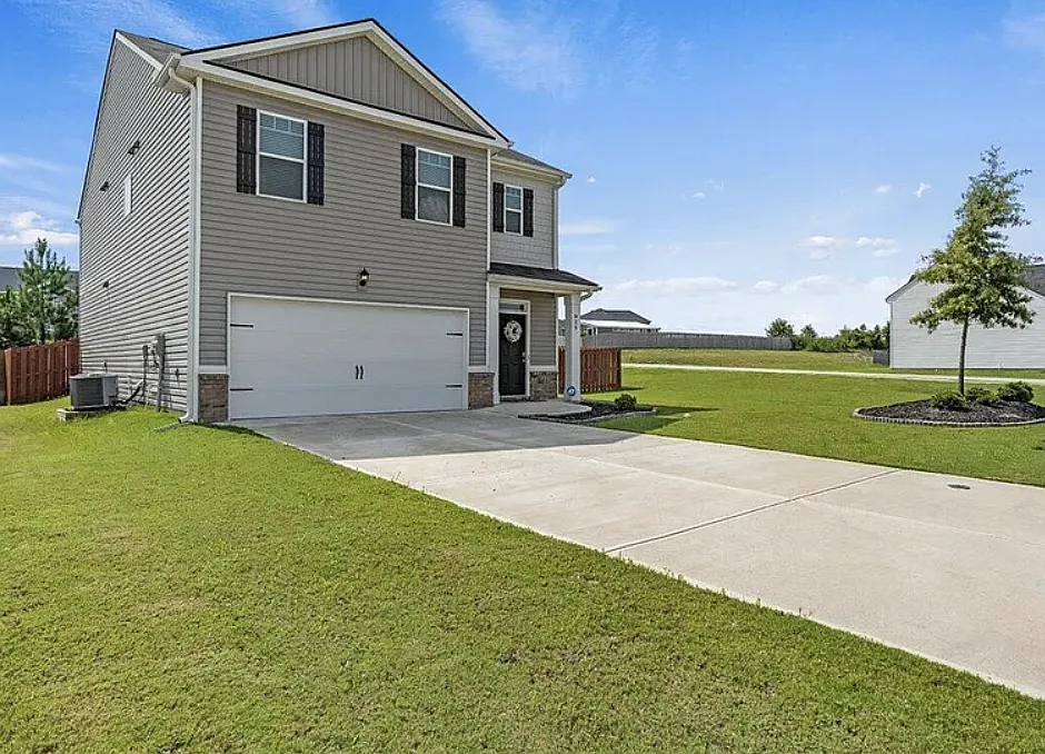 5 bed, 3.0 bath, 2400 sqft, $2,500 — Photo 3