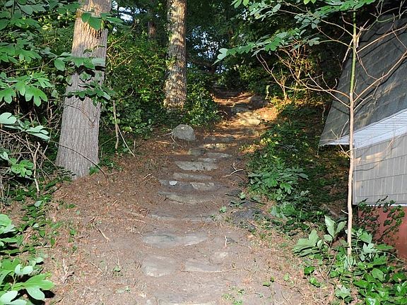 4th image of 219 Cedar Dr