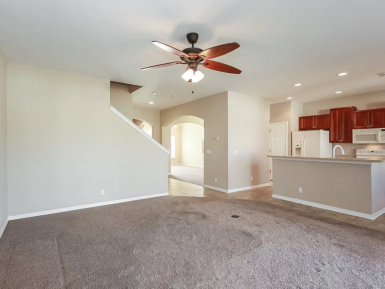 806 15th St NE — Photo 3