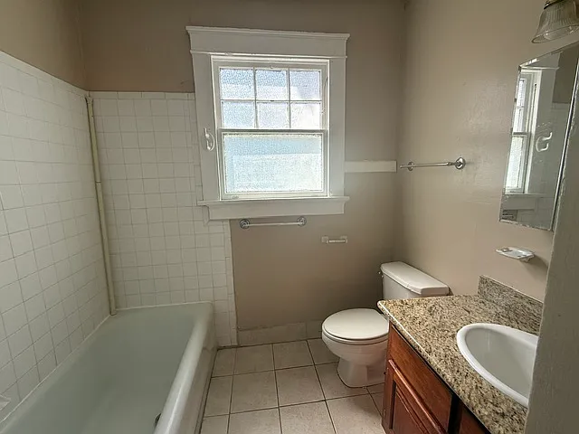 4001 Banks St — Photo 10