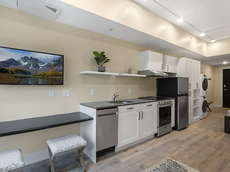 Beautiful Apartments West Grand Neighborhood — Photo 6