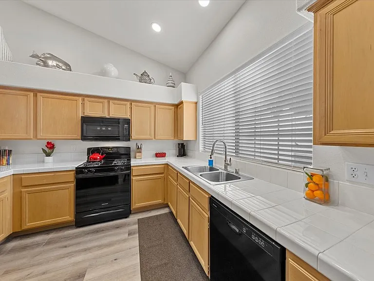 9962 Catalina Canyon Ave — Photo 10