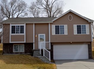 7427 Wyoming St, Omaha, NE 68122
