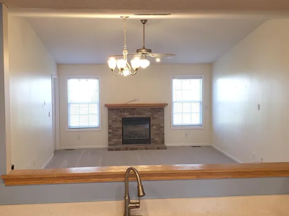 604B Sunflower St, Savoy, IL 61874
