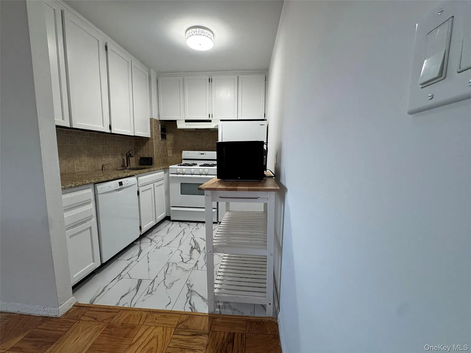 740 E Broadway — Photo 4