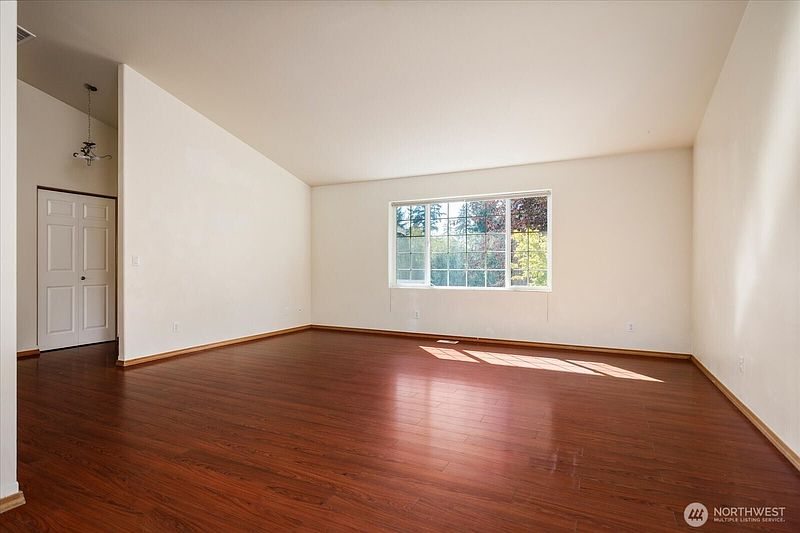5th image of 4903 Reindeer Road