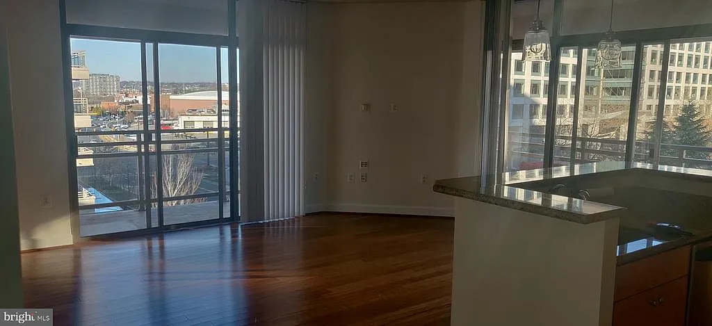 2 bed, 2.0 bath, 1164 sqft, $3,600 — Photo 4